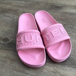 NEW sandals by Hunter in pink. Light weight.
